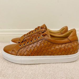 Men’s casual leather sneakers